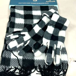 NWT Adult Fleece Scarf